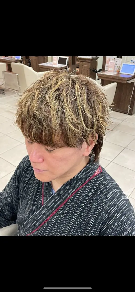 カラー メンズ メンズハイライト メンズウルフカット ハイライトカラー ウルフカット 大澤　裕貴 【メンズカット】のヘアスタイル
