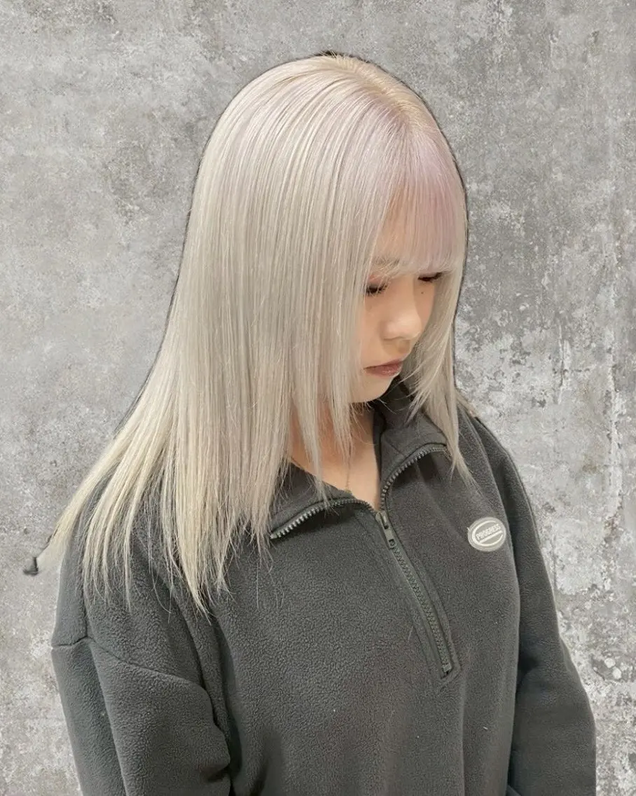 ロング カラー ヘアカラー トリートメント ホワイトカラー/ブリ ーチ🤍SHIN🤍のヘアスタイル
