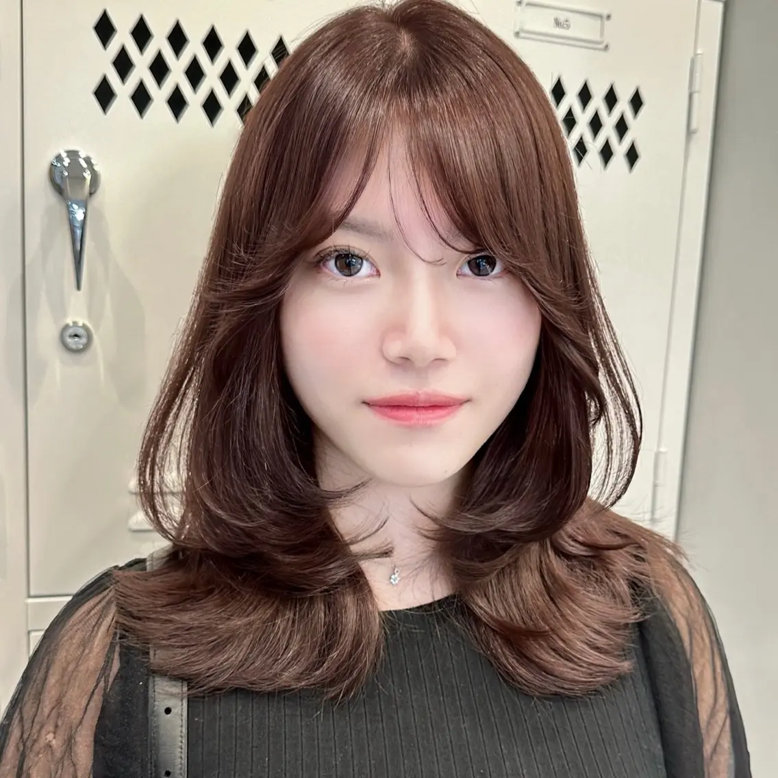 ミディアム カラー ミディアムレイヤー ブラウンカラー マロンブラウン レイヤーカット 似合わせカット カット ヘアカラー トリートメント 山﨑 優衣のヘアスタイル