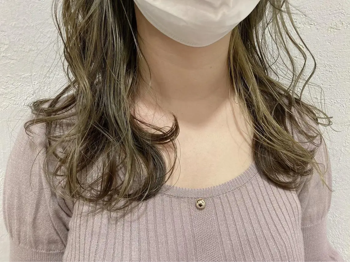 セミロング セミロングパーマ 丸山 純奈のヘアスタイル