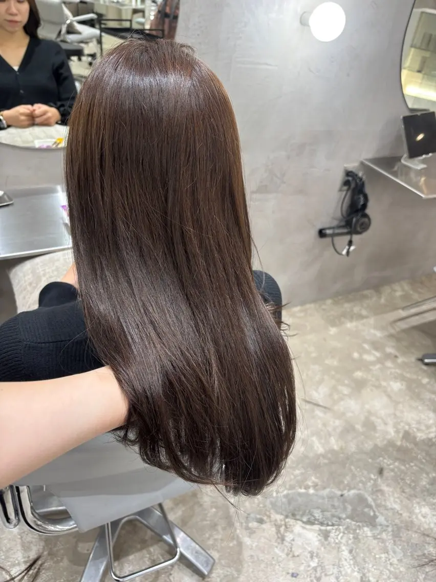 セミロング チョコレートブラウン カット ヘアカラー トリートメント コトネ🫧 韓国風レイヤーカットのヘアスタイル