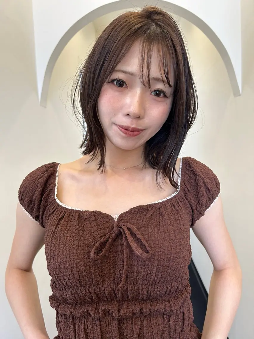 ミディアム カラー 透明感カラー オリーブカラー ボブ レイヤーカット 遠藤 ふたばのヘアスタイル