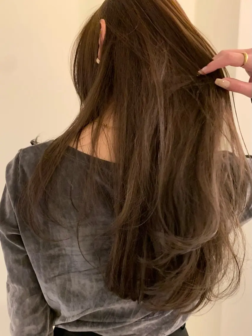 ロング カラー ベージュカラー カット ヘアカラー トリートメント 落合希 Olivebeigeのヘアスタイル