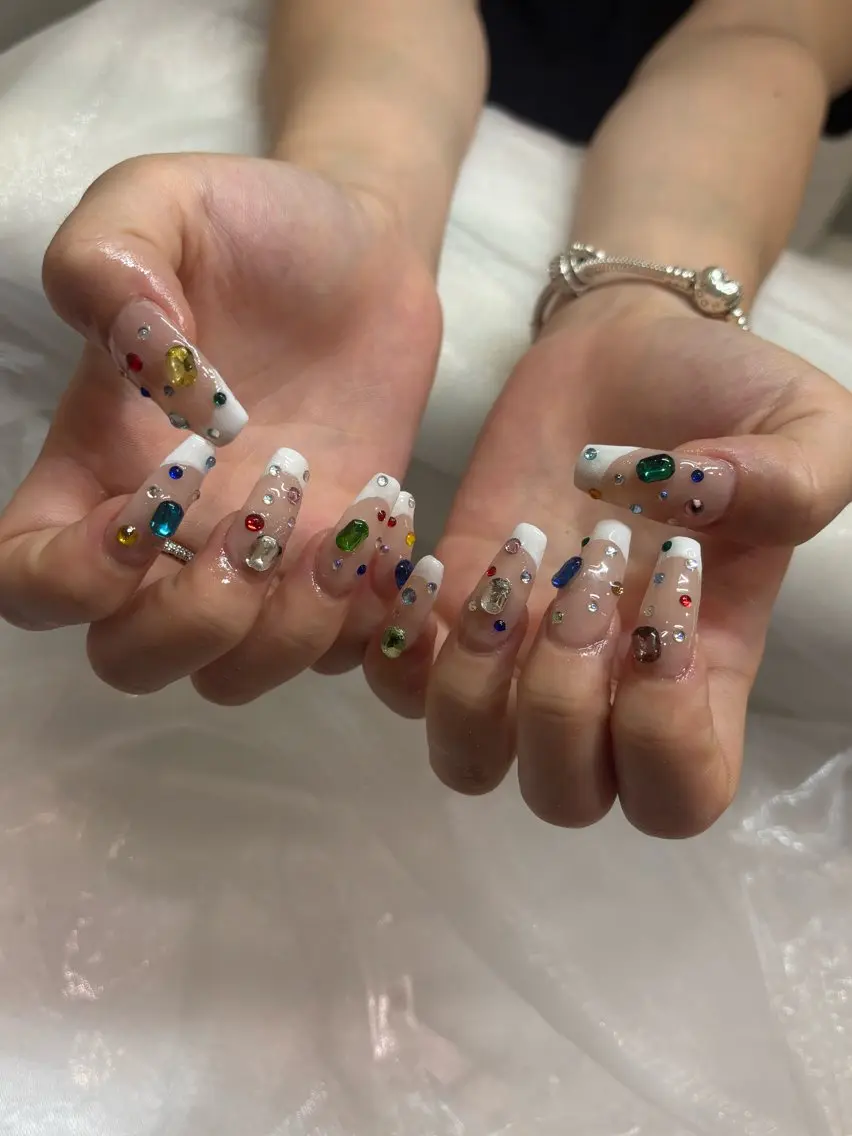 ネイル フレンチネイル ストーンネイル Vante Rieのネイルデザイン