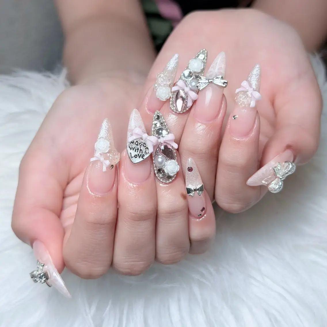 ネイル チークネイル ドット フレンチネイル グラデーション ハート ハンドネイル Julli NailStudioのネイルデザイン