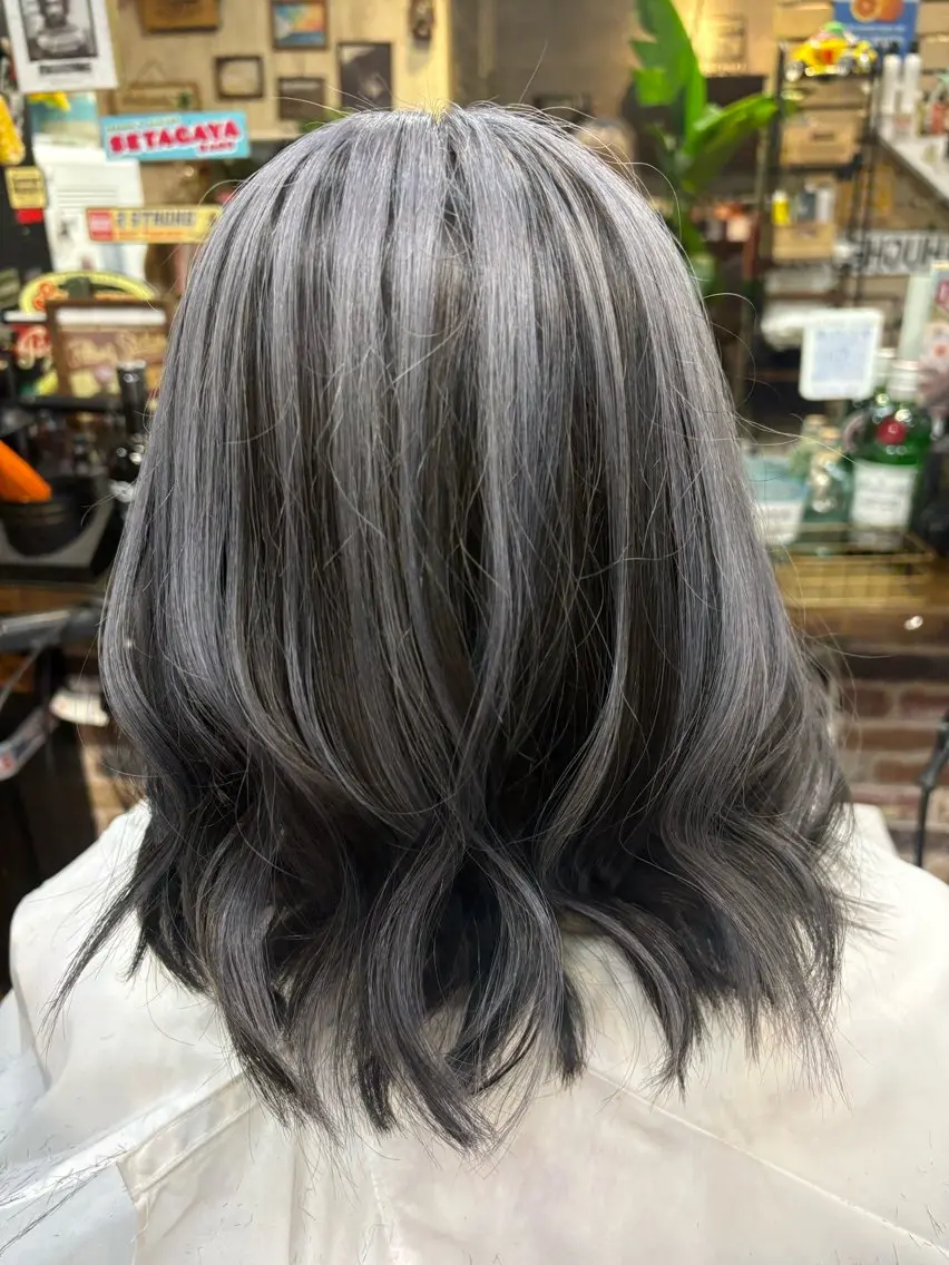 ミディアム カラー アッシュ ブリーチ くせ毛 トリートメント ヘアカラー トリートメント 🌴 NALUスタイ リストおKIKU🏄のヘアスタイル
