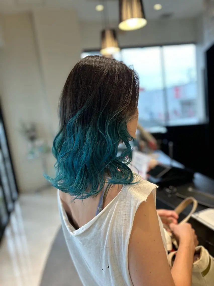 ミディアム カラー ブリーチ ブルーカラー 透明感カラー ダブルカラー グラデーションカラー ヘアカラー カラーと言ったら SAWARAのヘアスタイル