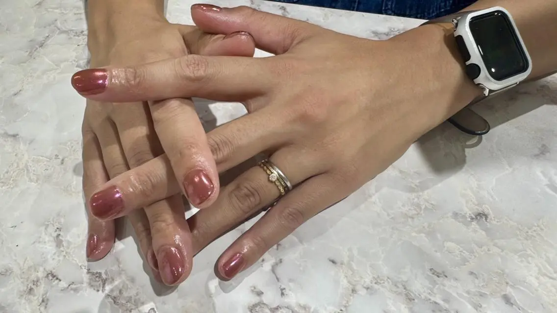 ネイル オーロラネイル ミラーネイル SalonLinda Marikoのネイルデザイン
