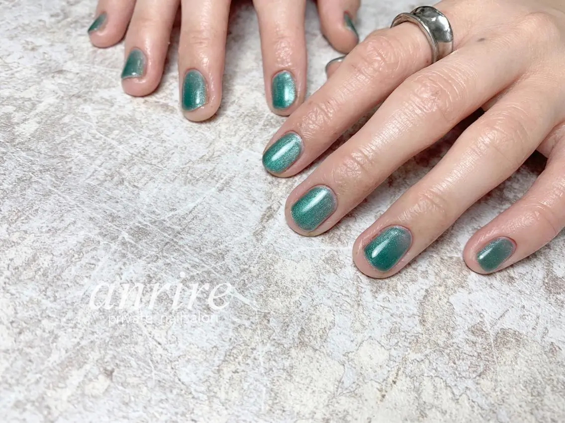 ネイル グリーン マグネットネイル ワンカラーネイル ショートネイル ハンドネイル nailsalon anrireのネイルデザイン