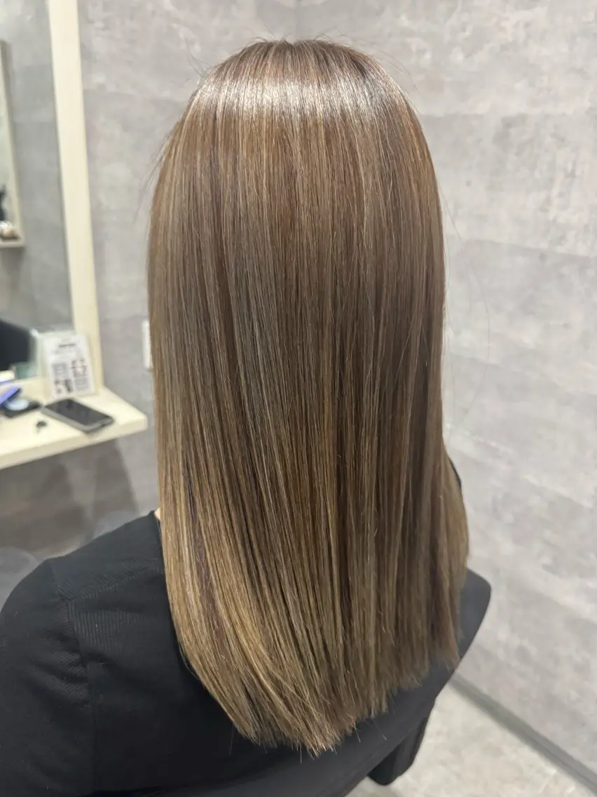 セミロング ハイライト _WHITE上本町 代表のヘアスタイル