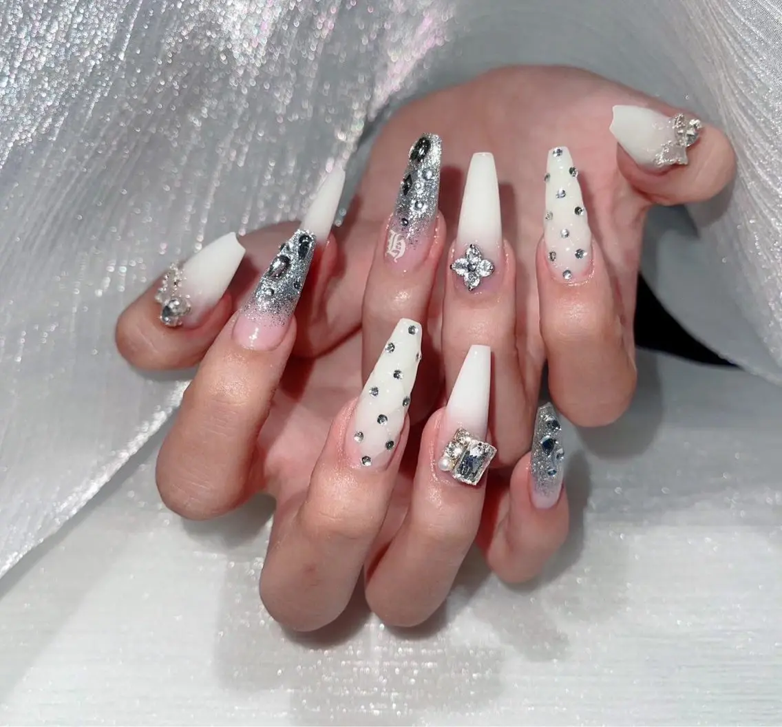 カラー RUBY NAIL SPAのネイルデザイン