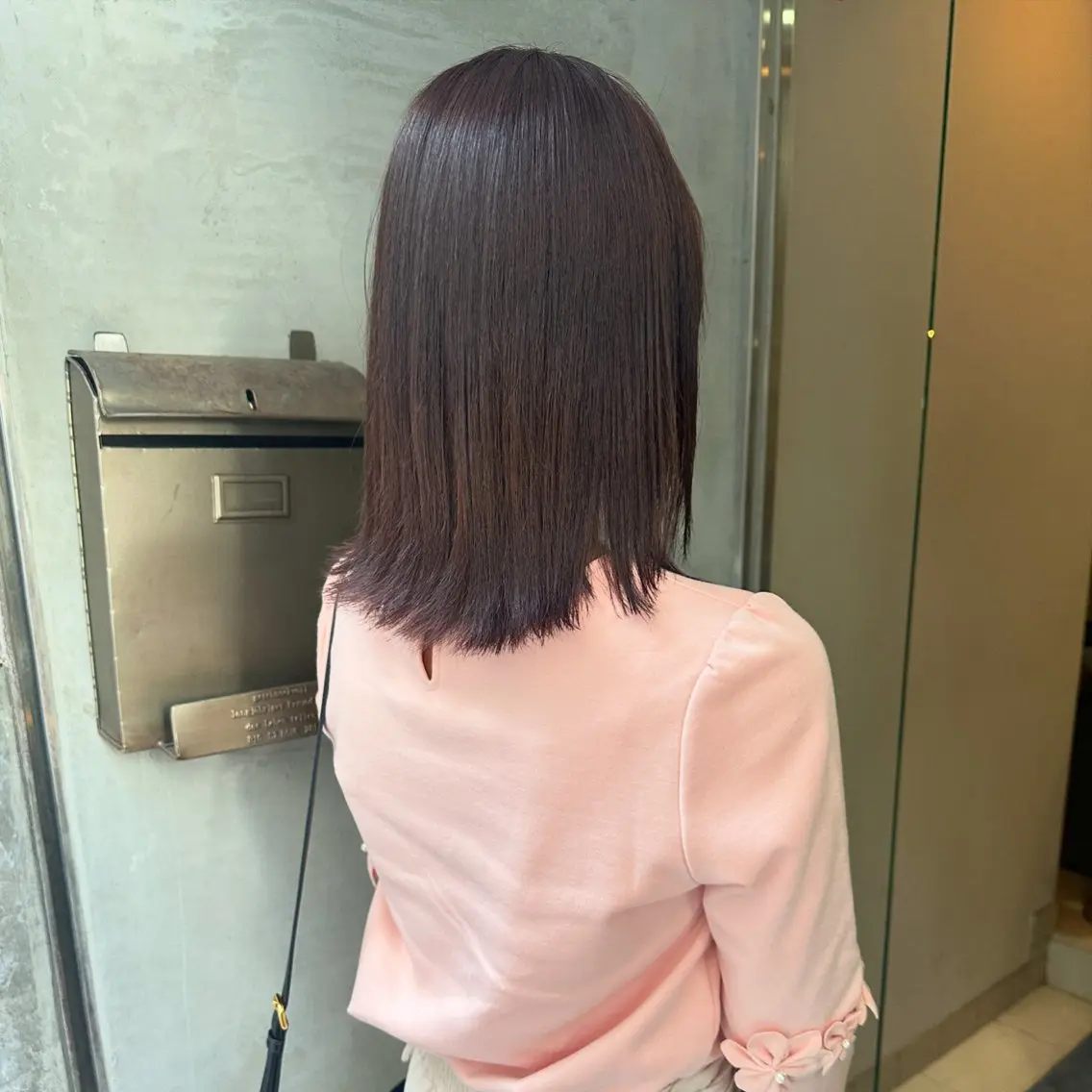 ミディアム カラー カット ヘアカラー トリートメント 金ウンス 髪質改善カラーのヘアスタイル