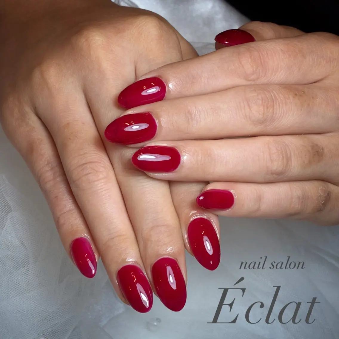 ネイル ワンカラーネイル 赤色 ハンドネイル nail salon Éclatのネイルデザイン