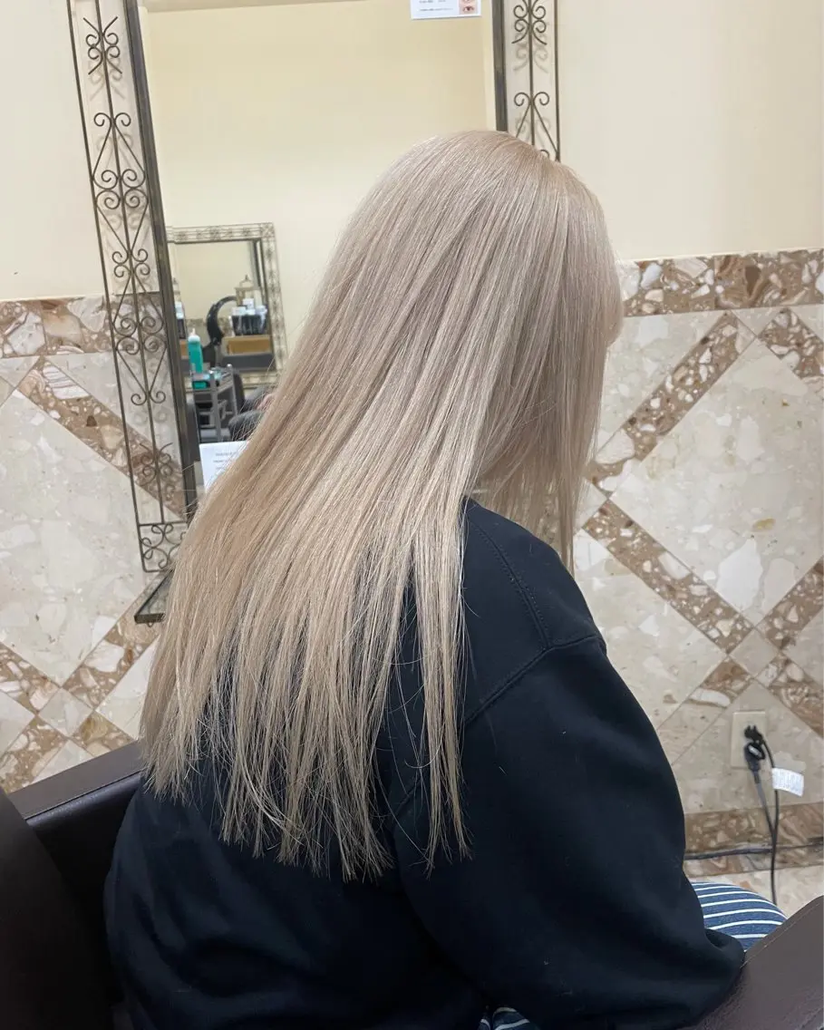 ロング カラー ベージュカラー ミルクティーベージュ ホワイトミルクティーベージュ ヘアカラー 國田拓海 / VINGTANSのヘアスタイル