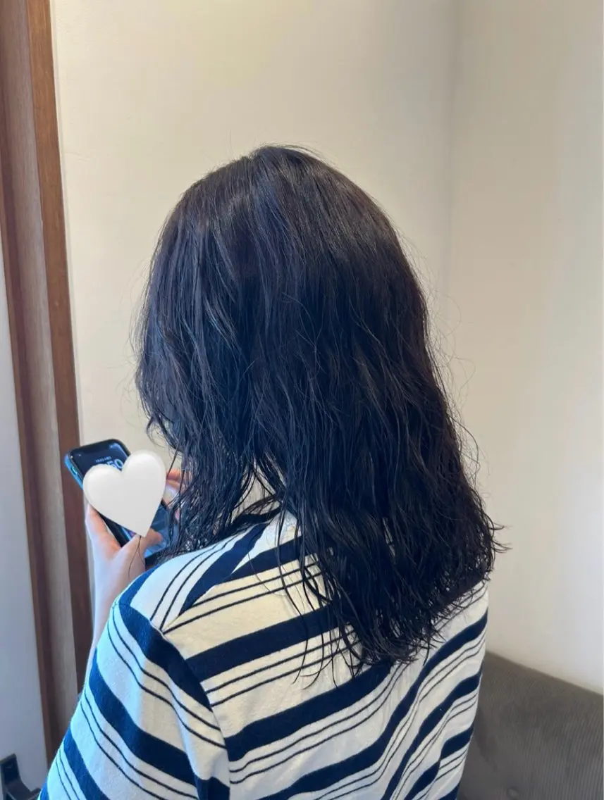 セミロング カラー パーマ セミロングパーマ アッシュ ブルーカラー ブルーアッシュ 透明感カラー 田中 琴鈴のヘアスタイル