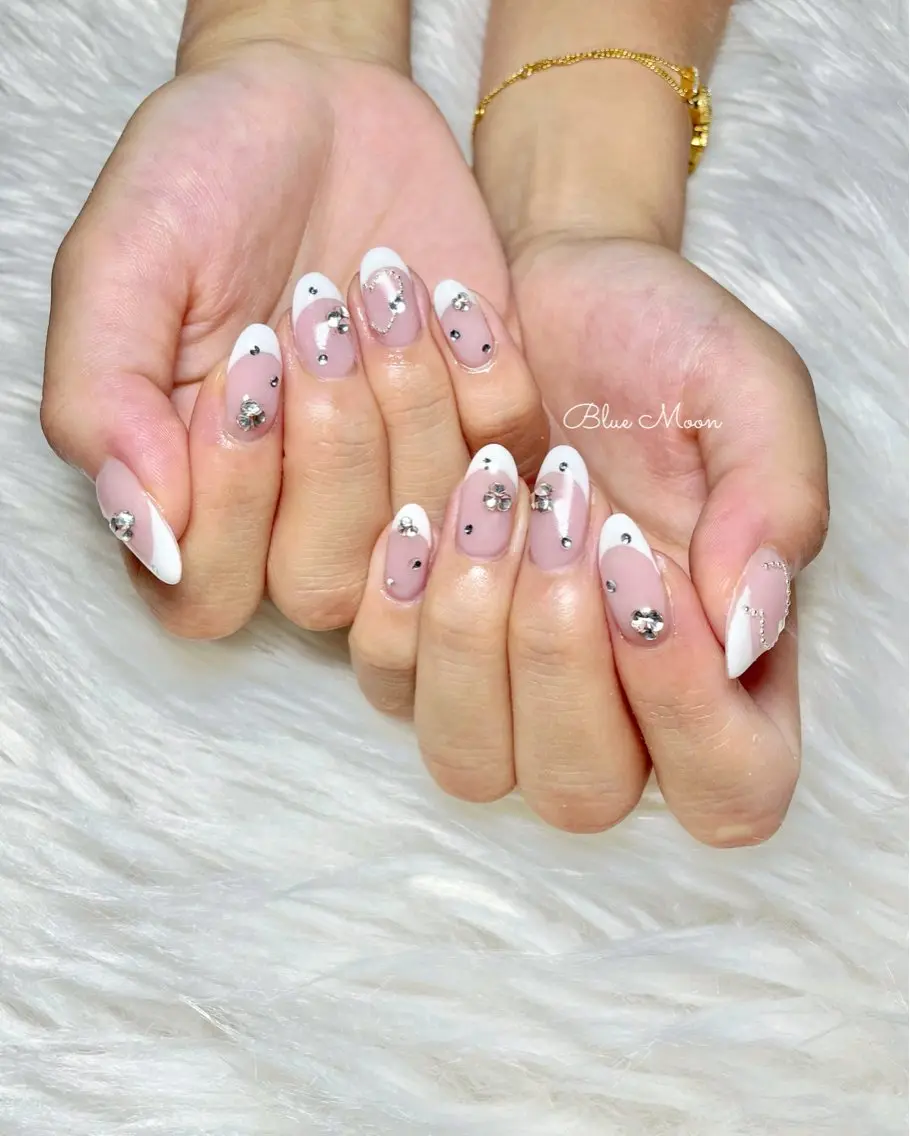 ネイル ストーンネイル ハンドネイル フットネイル ハンドケア nail salon Blue Moonのネイルデザイン