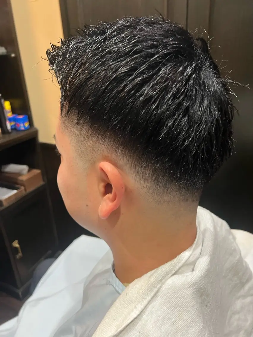 ショート メンズ フェードカット スキンフェード ツーブロック 刈り上げ 堀 真人のヘアスタイル