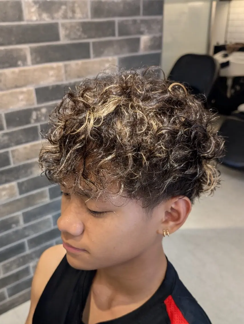 メンズ ショート メンズハイライト メンズパーマ ハイライト ヘアカラー パーマ トリートメント 河野日南/似合わせ/ メンズスタイルのヘアスタイル