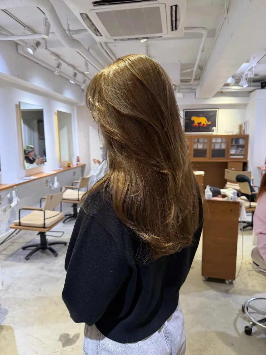 セミロング カラー ベージュカラー オリーブベージュ レイヤーカット ARISA 学芸大学/海外ヘアのヘアスタイル