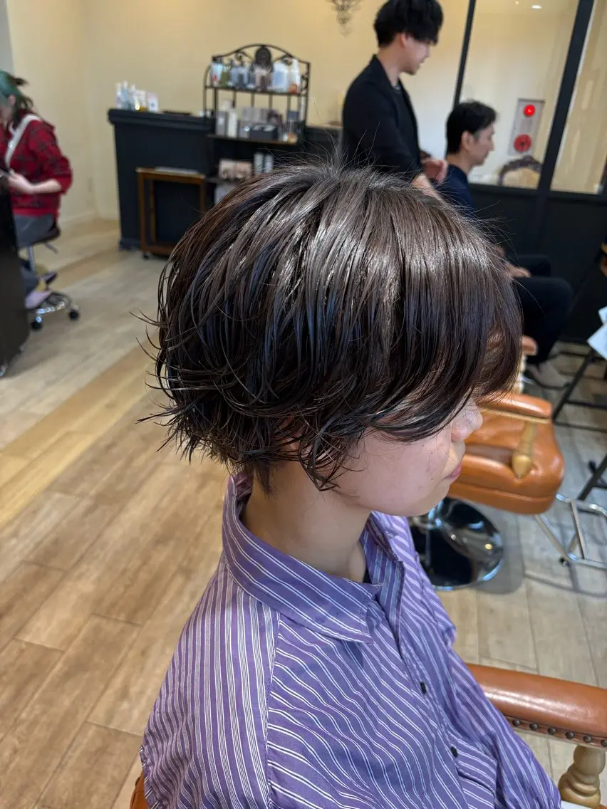 ショート カット パーマ トリートメント しおり🍬 KOKORO🤍のヘアスタイル