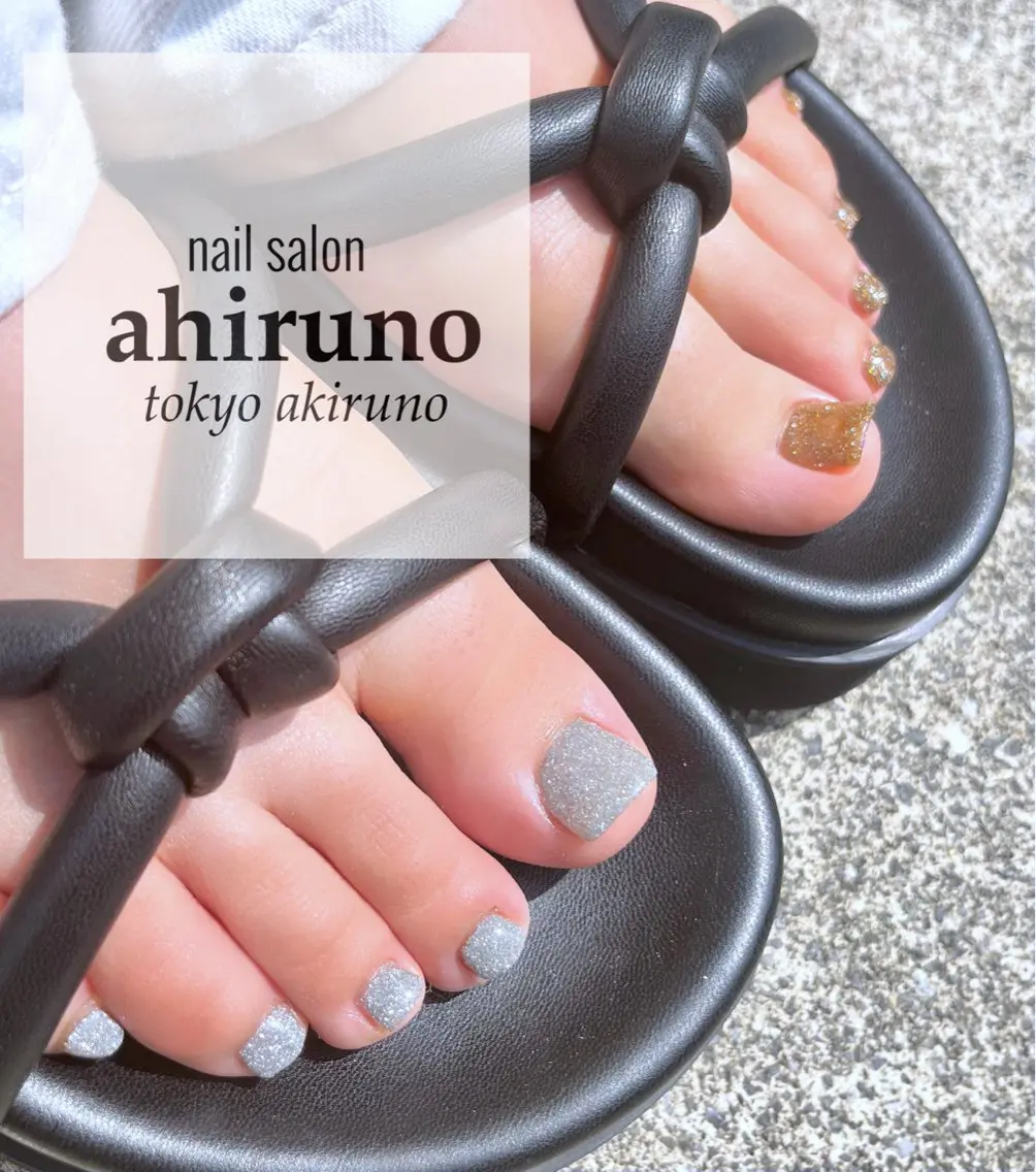 ネイル フラッシュネイル フットネイル ゴールド ラメ(グリッター) シルバー フットネイル 東京あきる野市ネイル ✿ ｙｕiのネイルデザイン