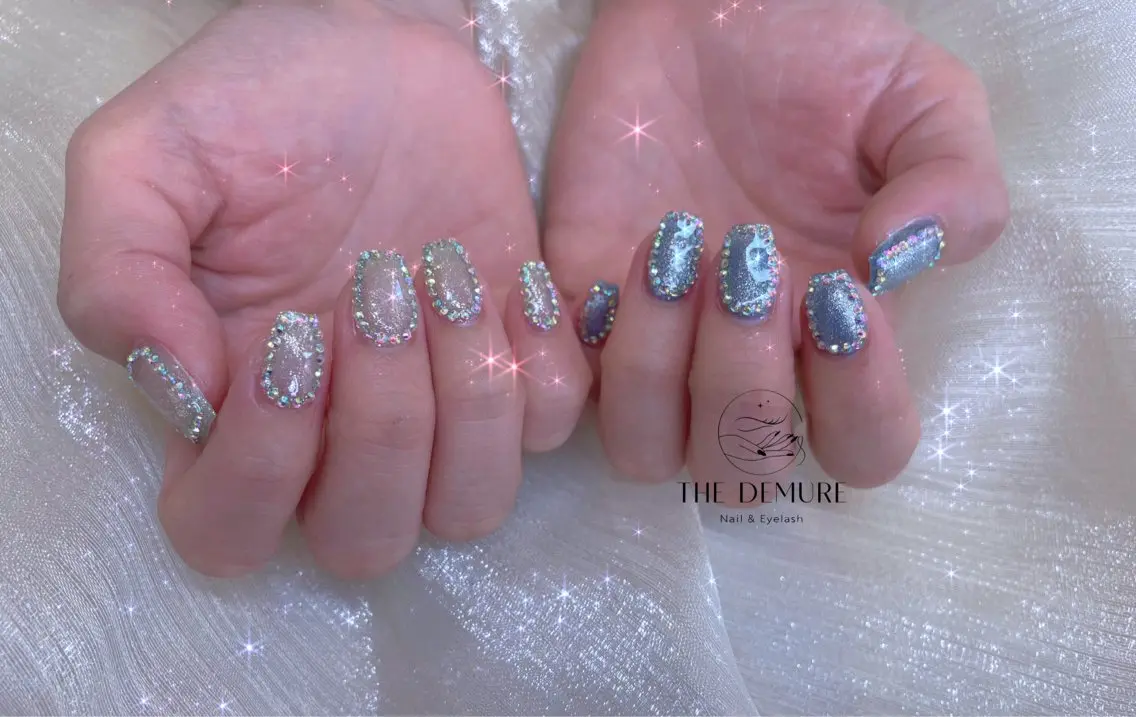 ネイル アートネイル キラキラネイル 韓国ネイル 水色 ロングネイル ハンドネイル ハンドケア NailDemure 【銀座店】のネイルデザイン