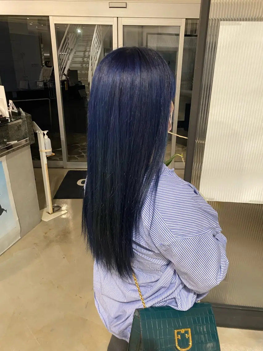ロング カラー ブルーカラー ダブルカラー ネイビーカラー カット ヘアカラー MINENO🌼 ブリーチ⭐️カットのヘアスタイル