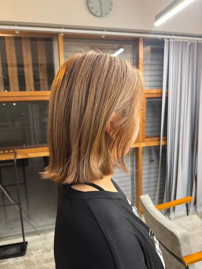 ショート ハイライト レイヤーカット ヘアカラー ブリーチカラー/ にちかのヘアスタイル