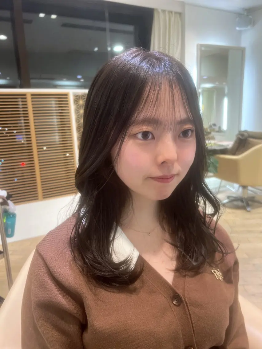 ミディアム カラー 透明感🌿縮毛矯正 🫧真生のヘアスタイル