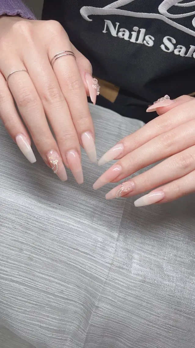 ネイル オーロラネイル チークネイル 長さ出し フットネイル フレンチネイル Lee Nails チップ長さだし専門店のネイルデザイン
