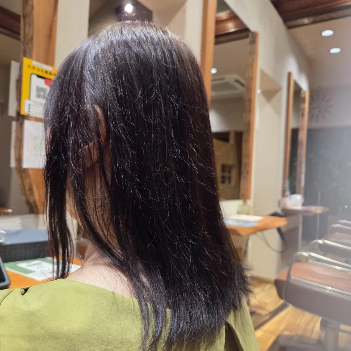 カラー komo. TAKAHIRO のヘアスタイル