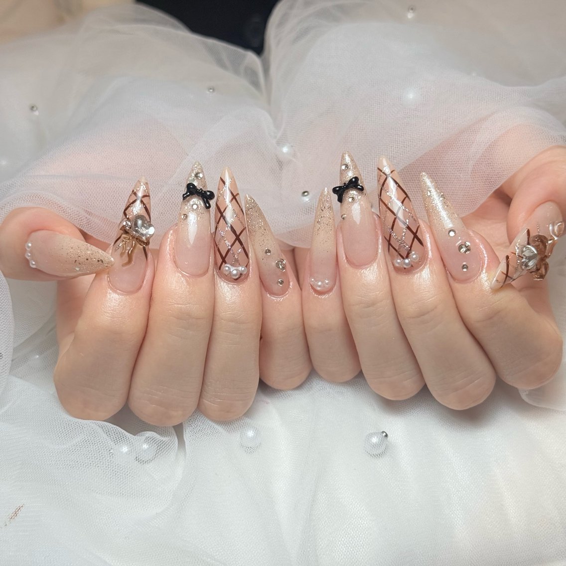 ネイル アートネイル オーロラネイル フラッシュネイル フレンチネイル ジェルネイル ハンドネイル Luci Nail Shinokuboのネイルデザイン