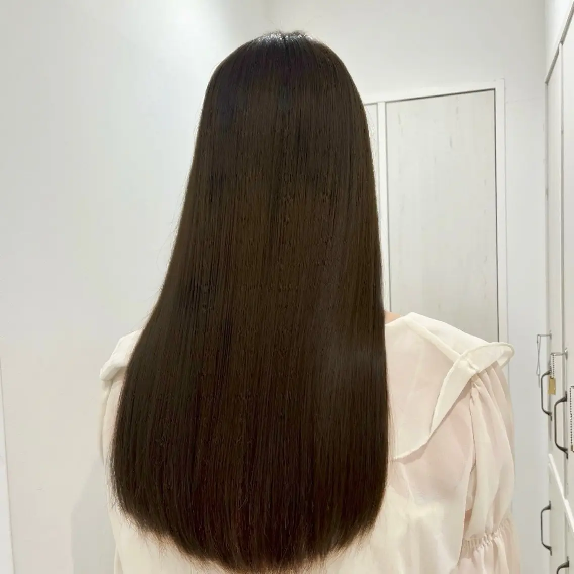 セミロング カラー 🐰あみ【艶カラー/ 縮毛矯正】🫧のヘアスタイル