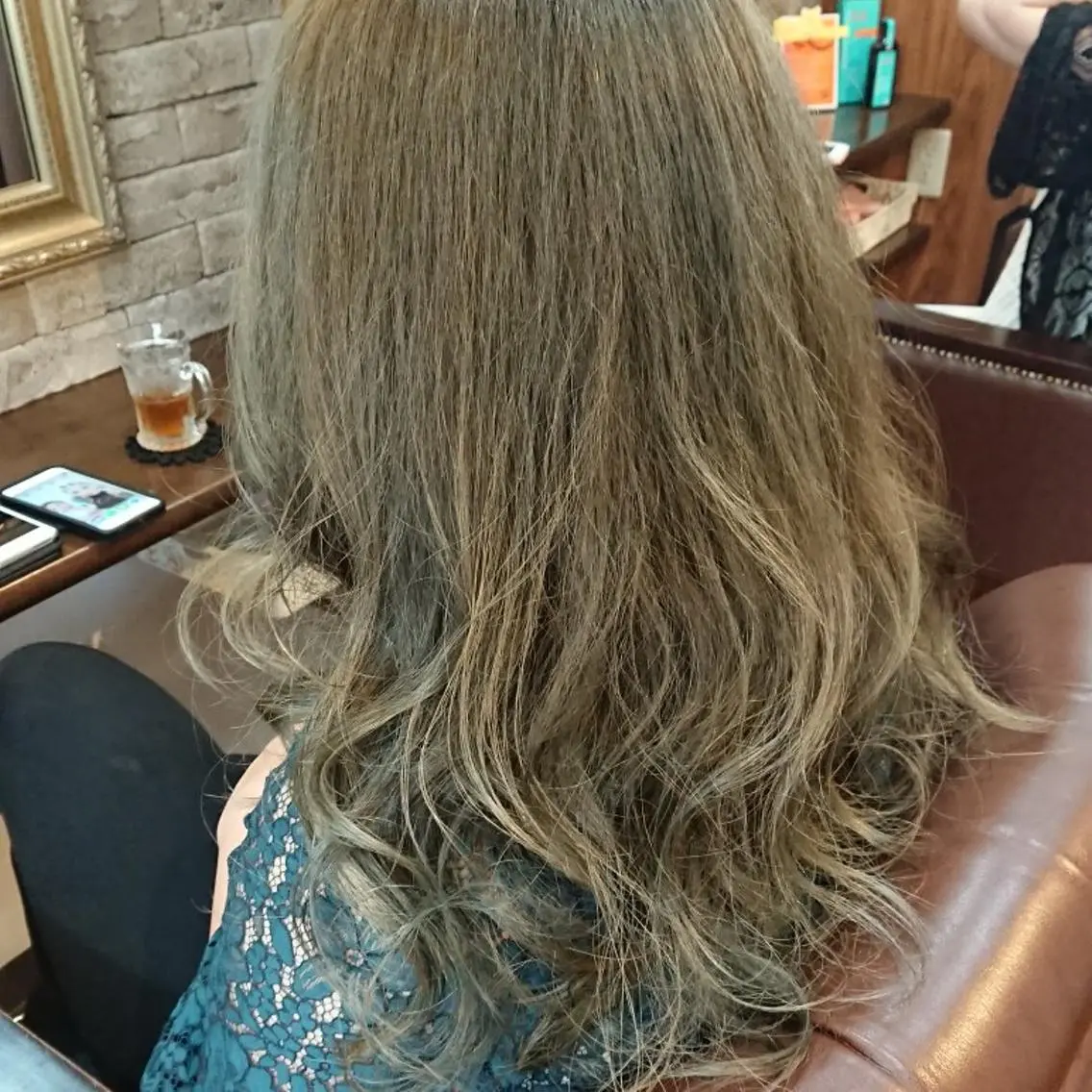 ロング カラー ブルーカラー ブルージュ ヘアカラー トリートメント 美髪 カラーリストのヘアスタイル