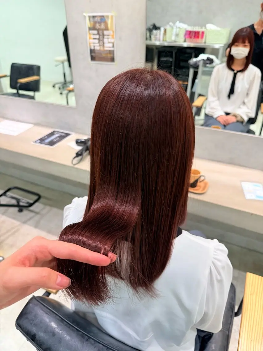 ミディアム カラー ブリーチ ブリーチなしカラー レッドカラー カット ヘアカラー トリートメント 山口 桃果のヘアスタイル