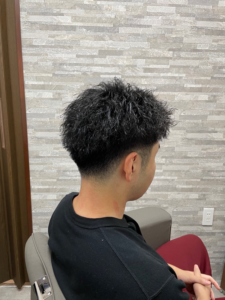 ショート パーマ メンズ カット パーマ 日菜多. レイヤー/艶カラーのヘアスタイル