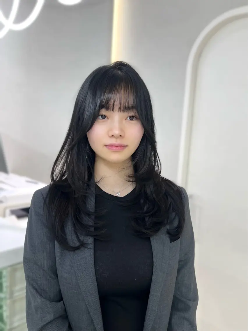 ロング GAGA AMIKAのヘアスタイル
