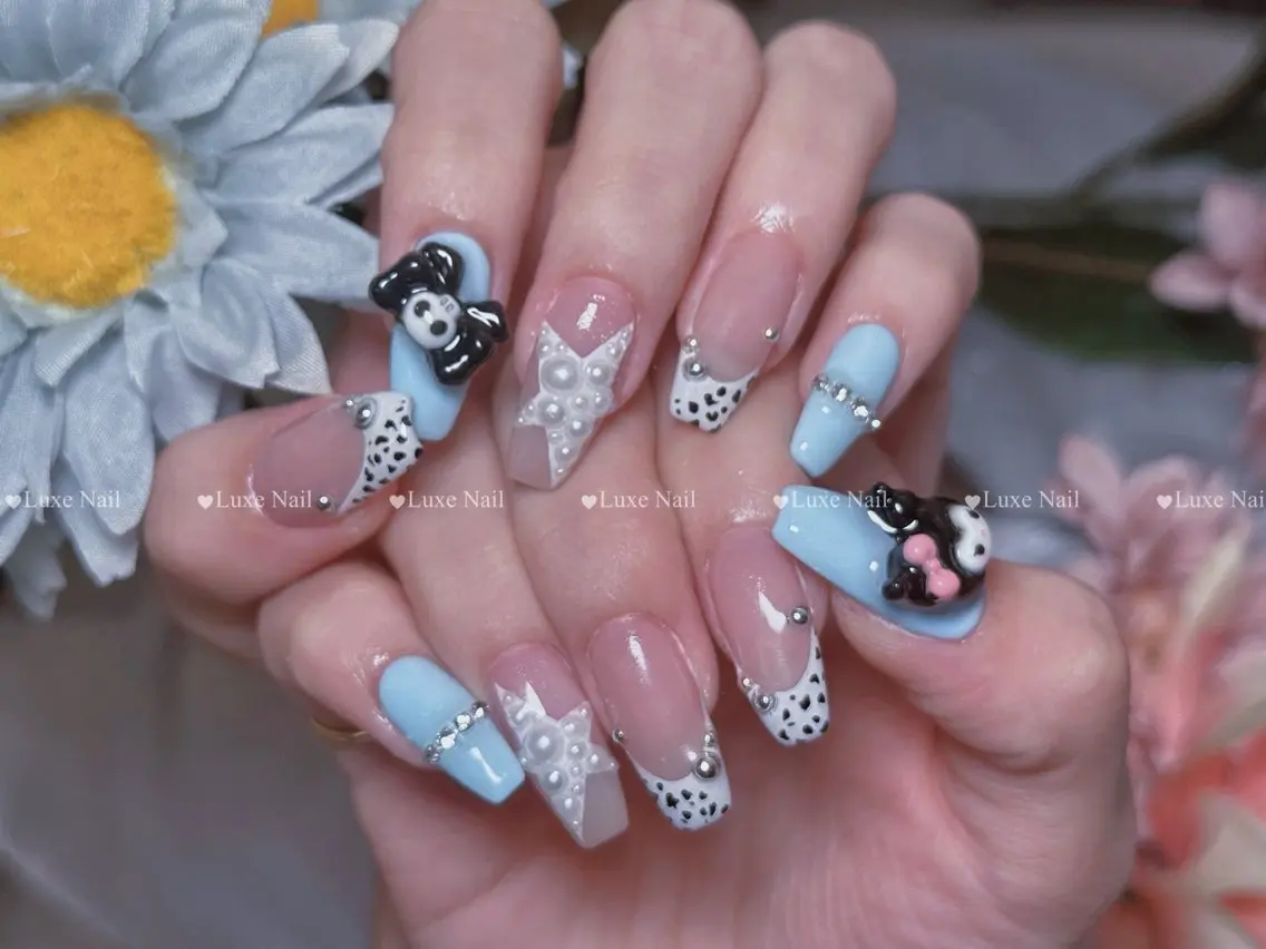 ネイル フラッシュネイル フットネイル フレンチネイル ジェルネイル ガラスフレンチ ハンドネイル Luxe Nail Salonのネイルデザイン