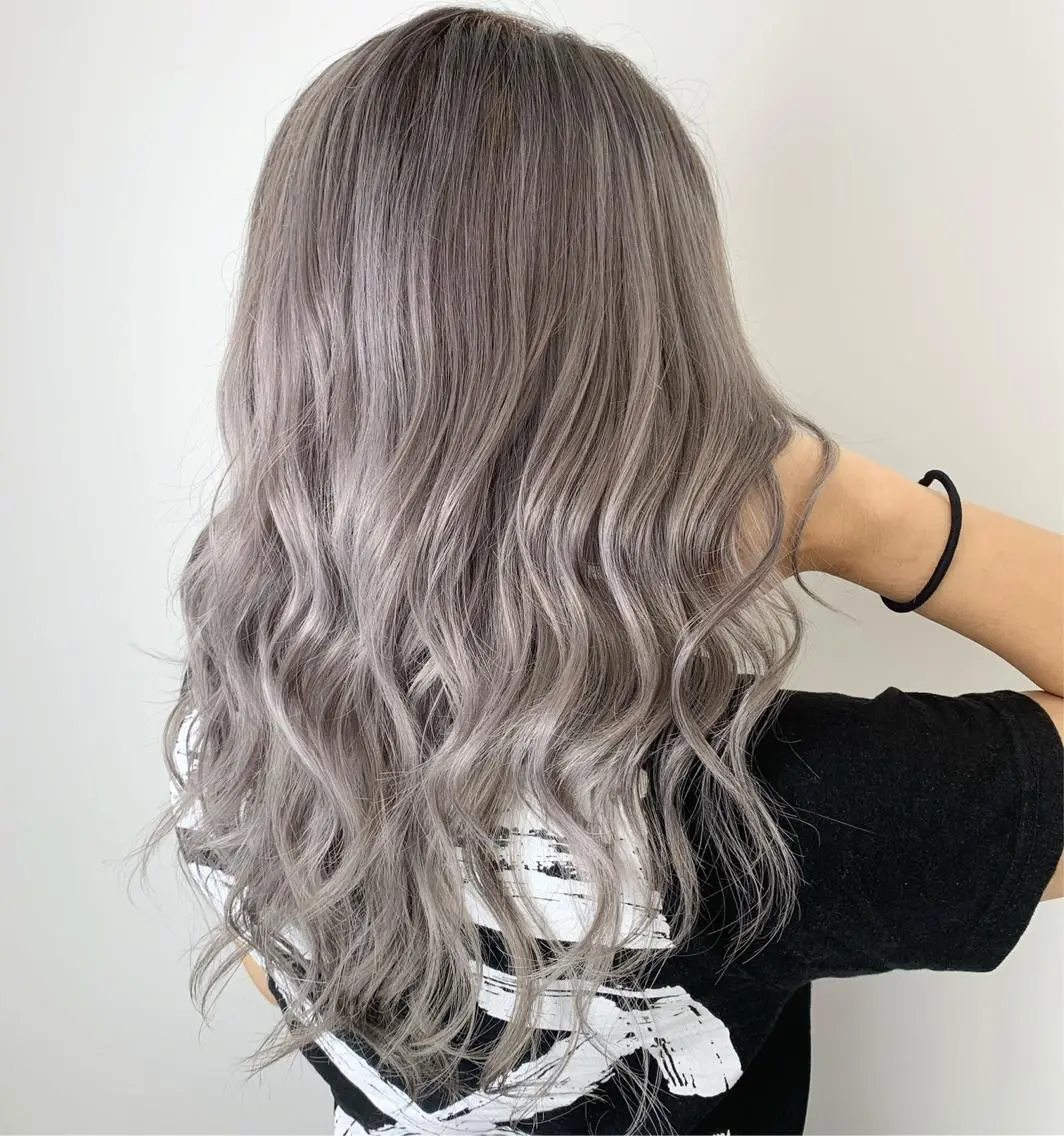 セミロング カット ヘアカラー トリートメント 山田 絵里菜のヘアスタイル
