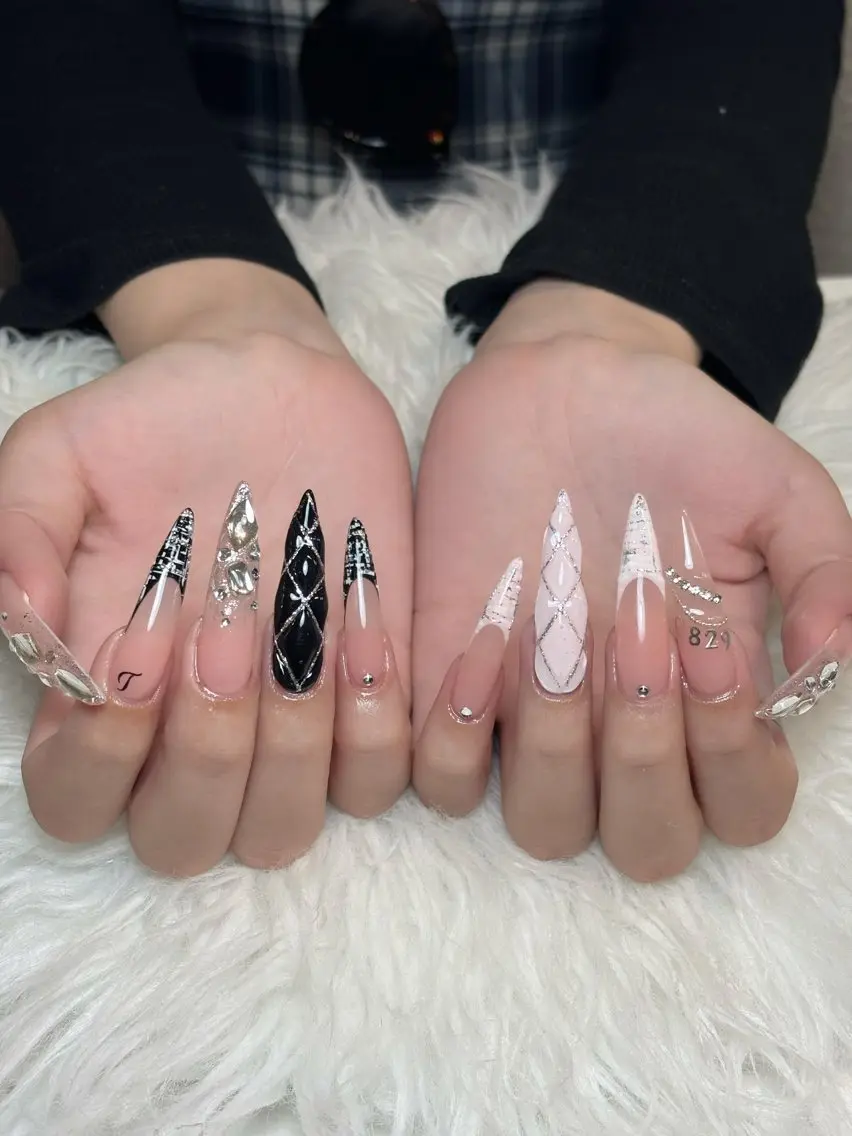 ネイル チークネイル ドット フレンチネイル グラデーション ハート ハンドネイル Julli NailStudioのネイルデザイン