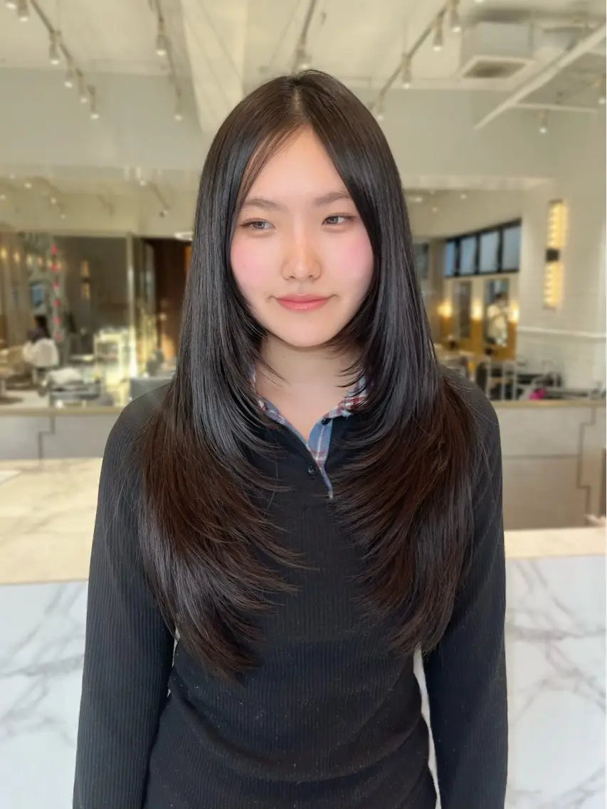 ロング レイヤーカット カット ヘアカラー haruna .のヘアスタイル