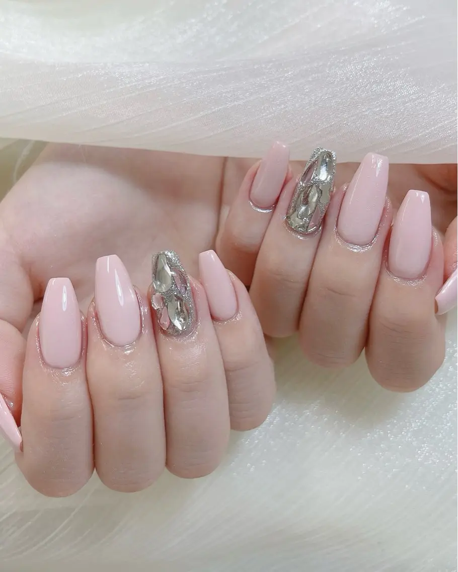 ネイル チークネイル ドット フレンチネイル キラキラネイル 韓国ネイル ハンドネイル ハンドケア Speraネイル 大宮店🎀のネイルデザイン