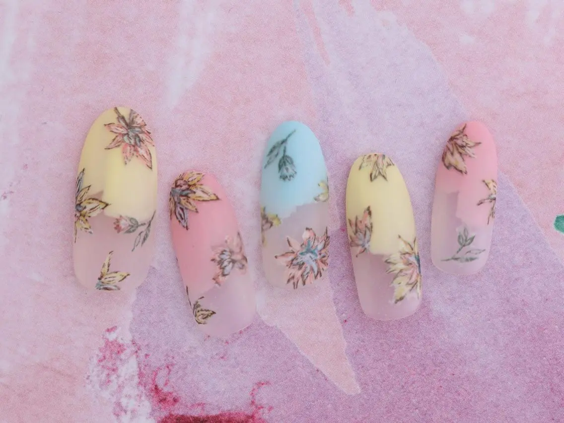ネイル mano nella manoのネイルデザイン