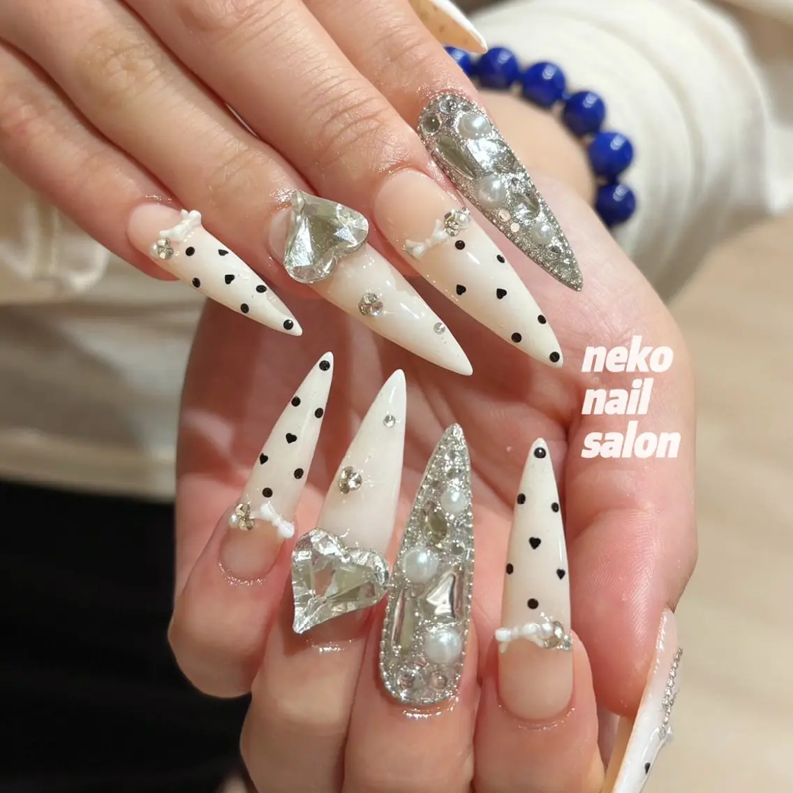 ネイル ハート ホログラムネイル ロングネイル ワンホンネイル ハンドネイル neko nailのネイルデザイン