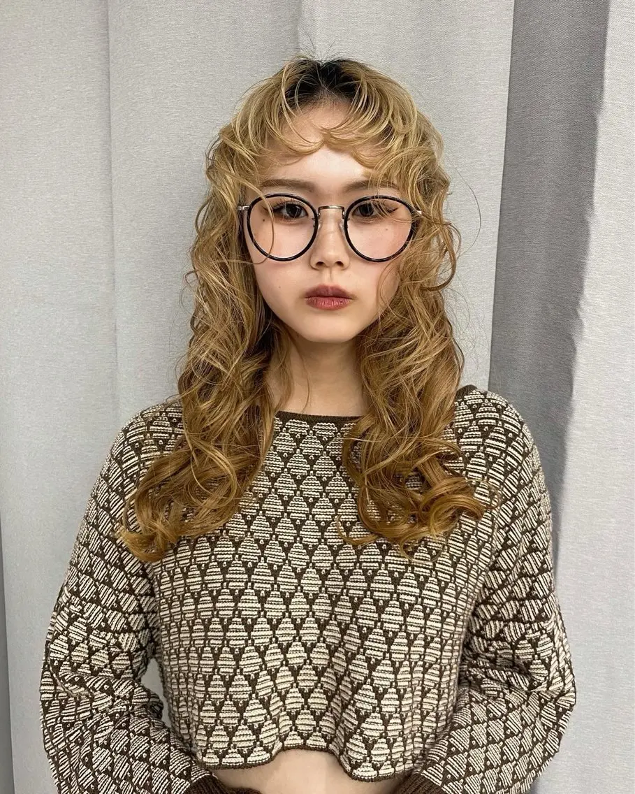ロング カラー パーマ ヘアアレンジ Shiori・:* 💫のネイルデザイン