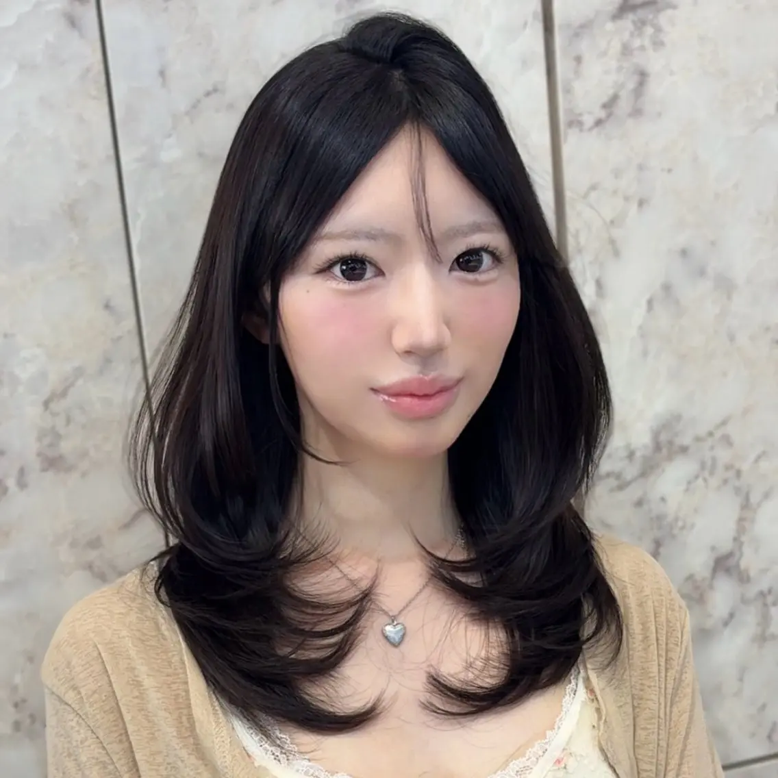 ミディアム 顔周りカット レイヤーカット 新宿/レイヤーカット /結  YUI🩰のヘアスタイル