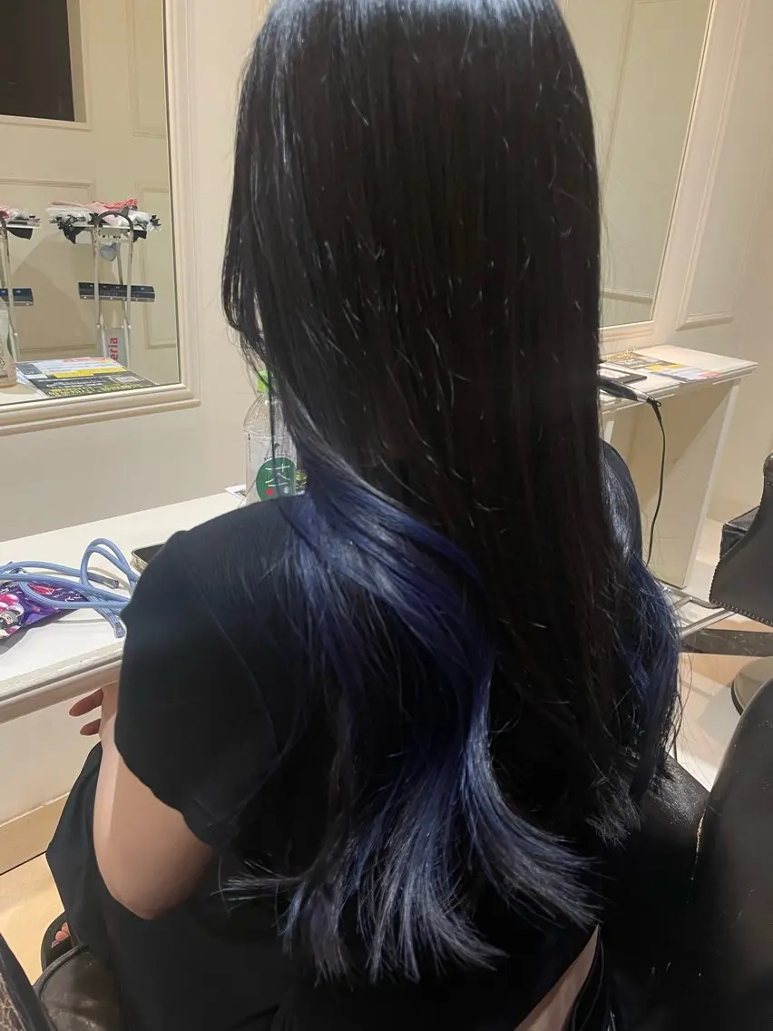 ロング カラー ブルーカラー イヤリングカラー ヘアカラー 古川 玲のヘアスタイル