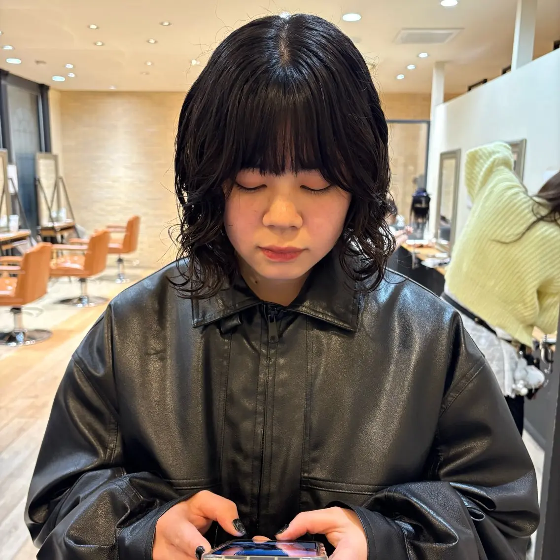 ミディアム パーマ カット パーマ トリートメント しおり🍬 KOKORO🤍のヘアスタイル