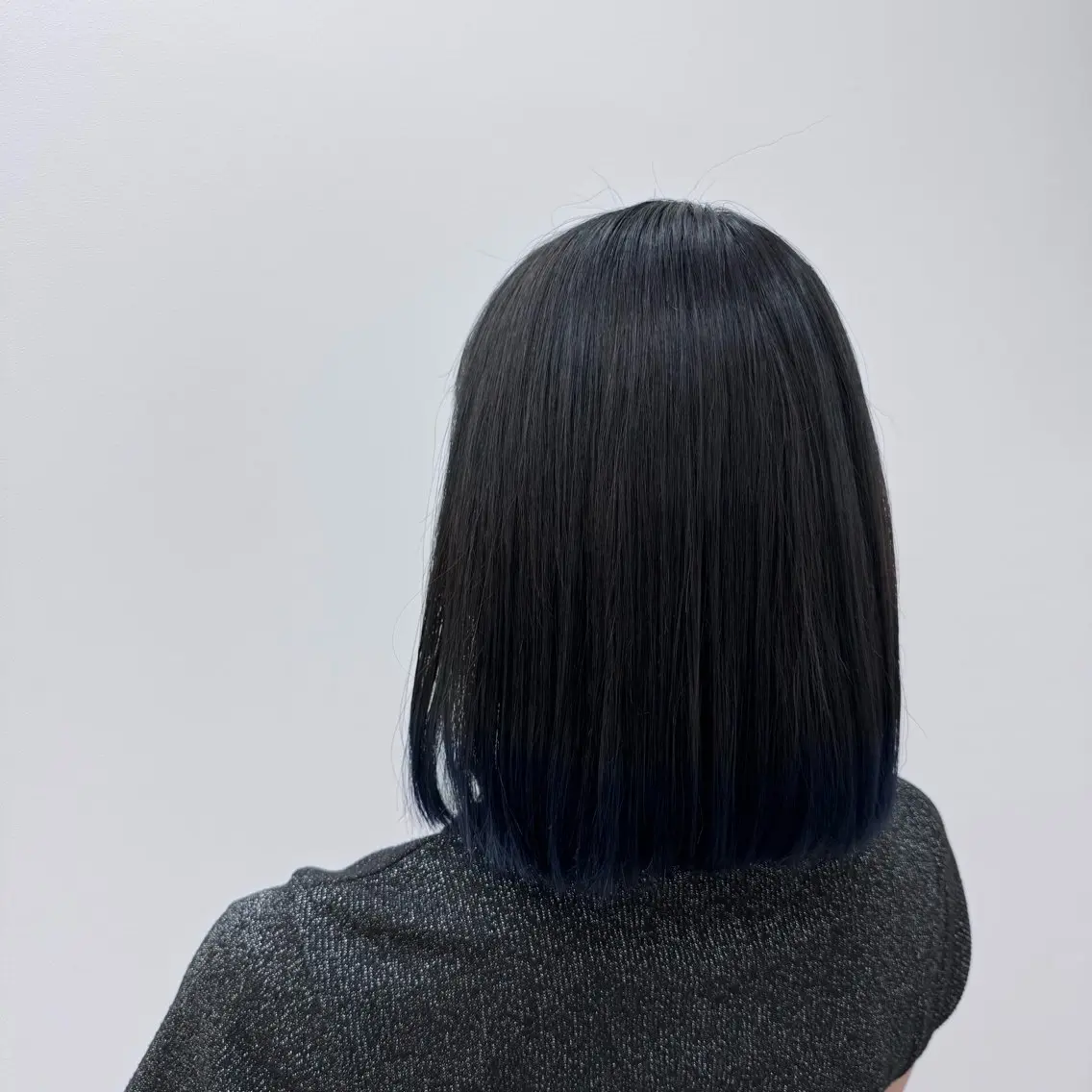 ミディアム カラー ブルーカラー ヘアカラー 内田 愛莉のヘアスタイル