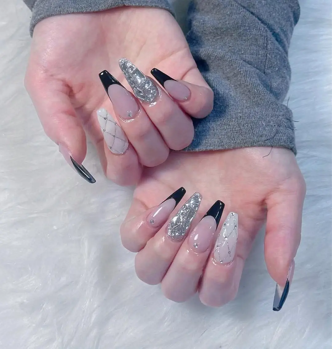 ネイル 長さ出し フレンチネイル グラデーション キラキラネイル 韓国ネイル ハンドネイル Hana Nail Salonのネイルデザイン